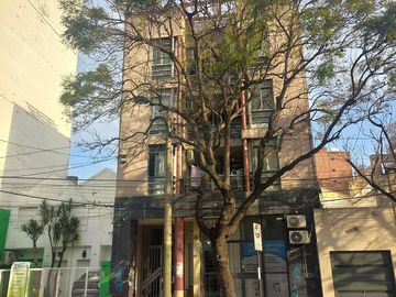 VENTA DEPARTAMENTO RECICLADO DE UN DORMITORIO CON BALCÓN  EN LUIS AGOTE