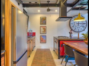 Casa tipo loft, diseño contemporáneo-industrial, centro de Mérida.