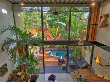 Casa tipo loft, diseño contemporáneo-industrial, centro de Mérida.