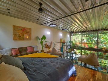 Casa tipo loft, diseño contemporáneo-industrial, centro de Mérida.