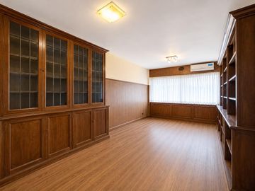 Rivadavia y Martin y Omarr - Oficina amplia, 4 despachos y sala de reuniones - Alquiler
