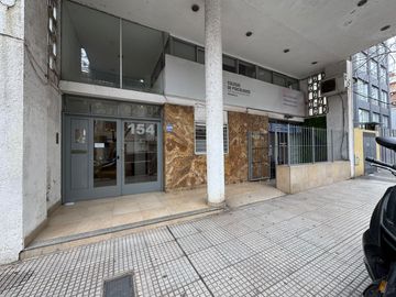Rivadavia y Martin y Omarr - Oficina amplia, 4 despachos y sala de reuniones - Alquiler