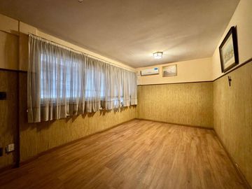Rivadavia y Martin y Omarr - Oficina amplia, 4 despachos y sala de reuniones - Alquiler