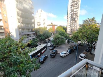 Venta 3 ambientes, Balcon con parrilla, dormitorio en suite, pileta. Cordoba 6500. Colegiales.