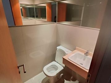 Venta 3 ambientes, Balcon con parrilla, dormitorio en suite, pileta. Cordoba 6500. Colegiales.