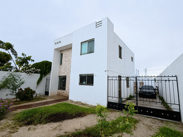 Casa en venta en las americas de tres habitaciones con piscina