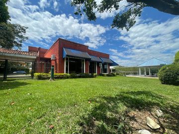 Se Vende Casa Campestre  Pance Casa   De Dos Niveles Con Piscina Exclusiva  Lote 1300 M2