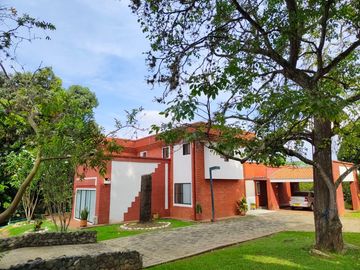 Se Vende Casa Campestre  Pance Casa   De Dos Niveles Con Piscina Exclusiva  Lote 1300 M2