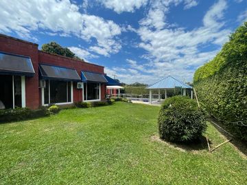 Se Vende Casa Campestre  Pance Casa   De Dos Niveles Con Piscina Exclusiva  Lote 1300 M2