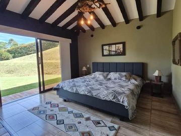 CASA CAMPESTRE AMOBLADA EN VENTA EN RIONEGRO - ANTIOQUIA (LV)