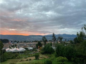 Valle de Los Chillos, San Rafael  terreno  2300m2 y casa