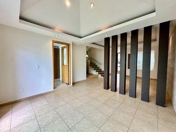 CASA EN VENTA  CERCANA A GALERIAS METEPEC, DE 4 RECAMARAS