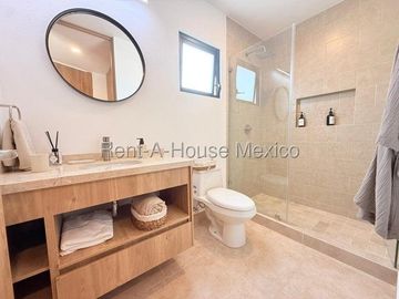 Zaru Casa en Venta con Recámara en Planta Baja y Alberca Climatizada RAH908