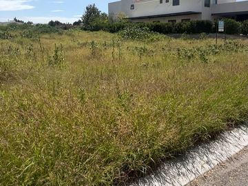 VENTA DE TERRENO LOTE 14 PREMIUM El CAMPANARIO RESIDENCIAL . 3.1