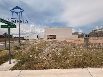 Terreno frente a parque en Laderas Del Rejón