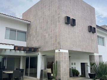 Casa en privada en renta Lomas country