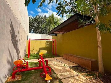 Townhouse en renta en Temozón Norte (con paneles)