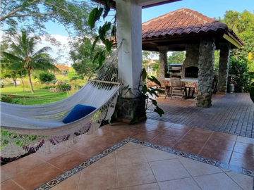 Se Vende Casa en Los Molinos, Boquete, Chiriquí