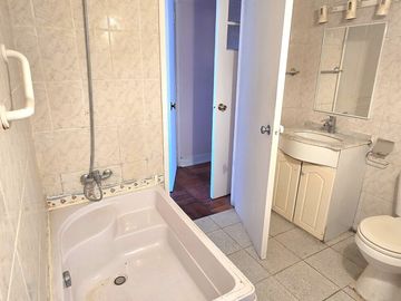 Plaza Victoria. | Amplio y céntrico depto | 3D 2B Terraza y bodega