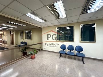 ESPACIO COMERCIAL Y PROFESIONAL EN CENTRO DE VALDIVIA