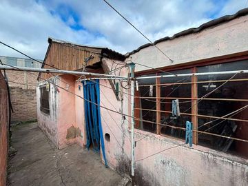 Casa con Departamento en venta en Merlo Norte