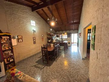 Casa con Departamento en venta en Merlo Norte