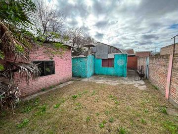 Casa con Departamento en venta en Merlo Norte