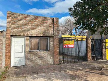 Casa con Departamento en venta en Merlo Norte