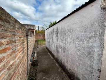 Casa con Departamento en venta en Merlo Norte