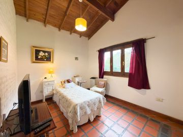 CASA EN VENTA BARRIO GOLF TANDIL