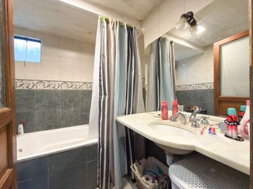 CASA EN VENTA BARRIO GOLF TANDIL