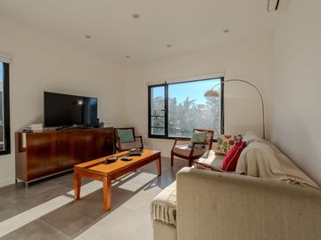 VENTA EDIFICIO EN IMPORTANTE AVENIDA