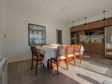 VENTA EDIFICIO EN IMPORTANTE AVENIDA