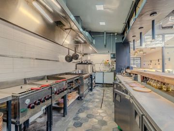 VENTA EDIFICIO EN IMPORTANTE AVENIDA