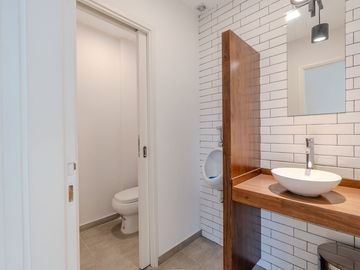 VENTA EDIFICIO EN IMPORTANTE AVENIDA
