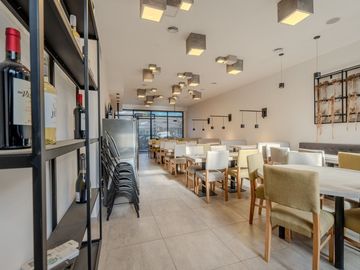 VENTA EDIFICIO EN IMPORTANTE AVENIDA