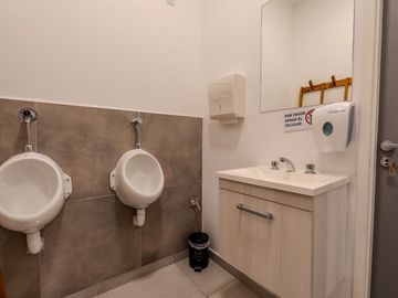 VENTA EDIFICIO EN IMPORTANTE AVENIDA