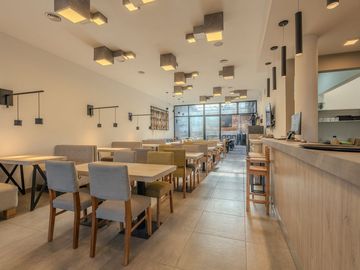 VENTA EDIFICIO EN IMPORTANTE AVENIDA