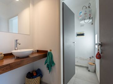 VENTA EDIFICIO EN IMPORTANTE AVENIDA