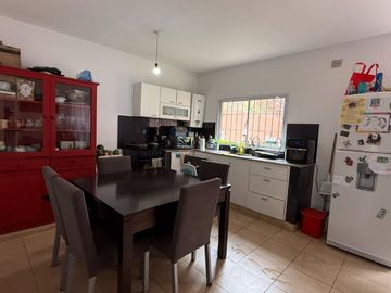 VENTA DUPLEX 3 DORMITORIOS B° LOS PERALES