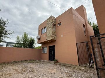 VENTA DUPLEX 3 DORMITORIOS B° LOS PERALES