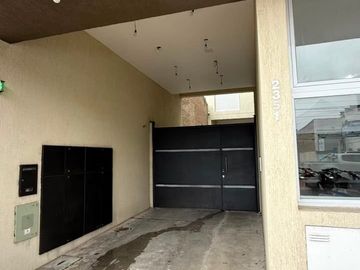 Departamento en venta c/ cochera en Villa del Parque