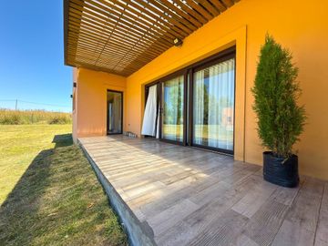 Moderna Casa Quinta en Valle Sereno. NUEVO VALOR!