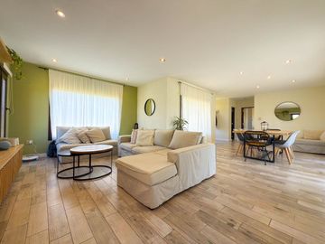 Moderna Casa Quinta en Valle Sereno. NUEVO VALOR!