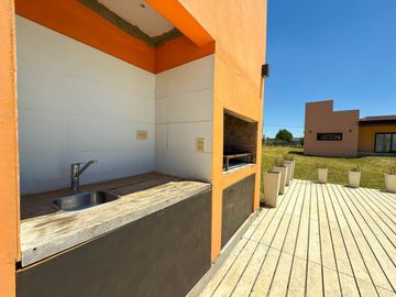 Moderna Casa Quinta en Valle Sereno. NUEVO VALOR!