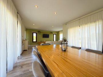 Moderna Casa Quinta en Valle Sereno. NUEVO VALOR!