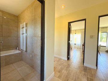 Moderna Casa Quinta en Valle Sereno. NUEVO VALOR!