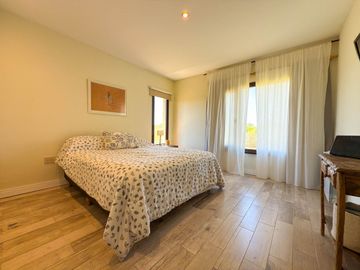 Moderna Casa Quinta en Valle Sereno. NUEVO VALOR!