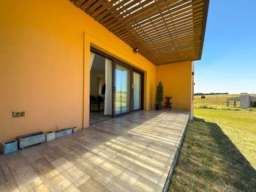 Moderna Casa Quinta en Valle Sereno. NUEVO VALOR!
