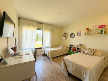 Moderna Casa Quinta en Valle Sereno. NUEVO VALOR!